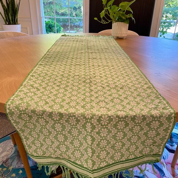 Inabel bed or table runner, green from the Philippines - Picture 2 of 4